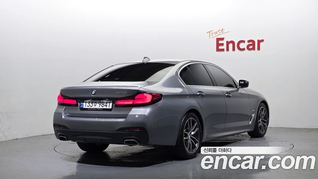 BMW 5-Series G30 520i M Sport - фото 1
