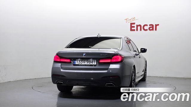 BMW 5-Series G30 520i M Sport - фото 3
