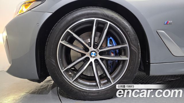 BMW 5-Series G30 520i M Sport - фото 4