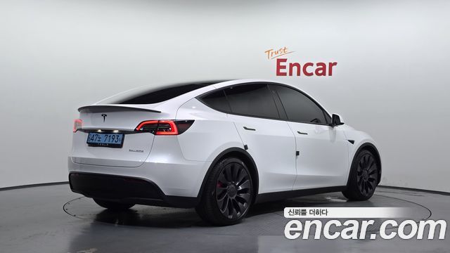 Tesla Model Y Performance AWD - фото 1