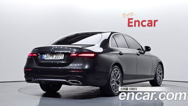 Mercedes-Benz E-Class W213 E220d 4MATIC AMG Line - фото 1