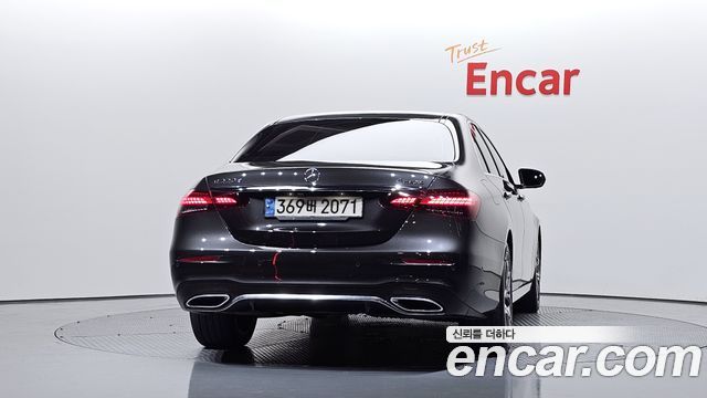 Mercedes-Benz E-Class W213 E220d 4MATIC AMG Line - фото 3