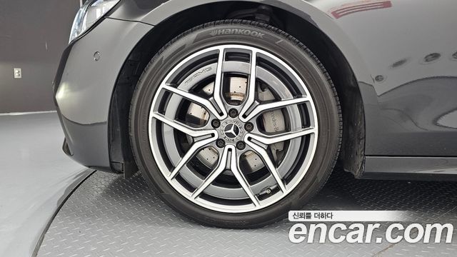Mercedes-Benz E-Class W213 E220d 4MATIC AMG Line - фото 4