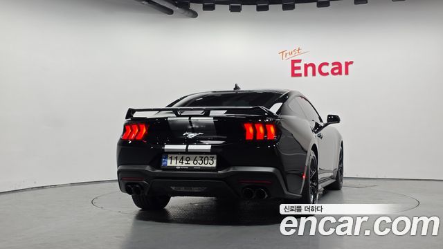 Ford Mustang 7-го поколения 2.3 EcoBoost Premium Coupe - фото 3