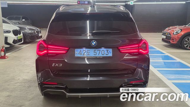 BMW iX3 M Sports - фото 3