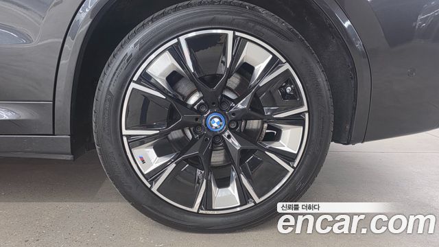 BMW iX3 M Sports - фото 4
