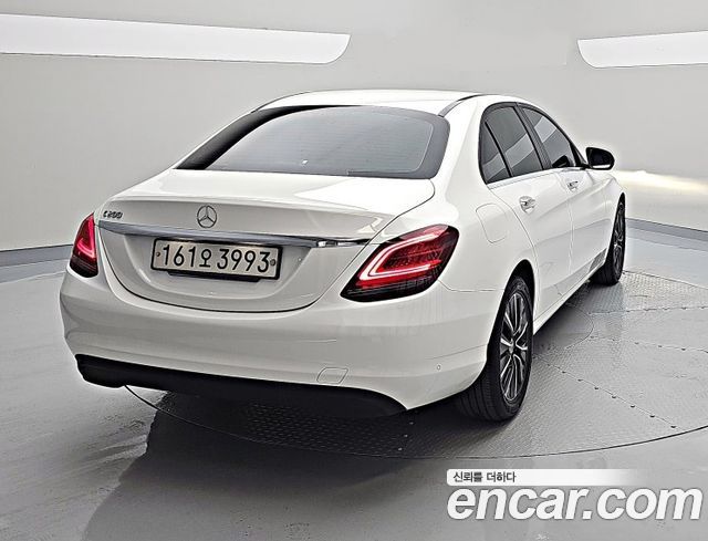 Mercedes-Benz C-Class W205 C200 - фото 3