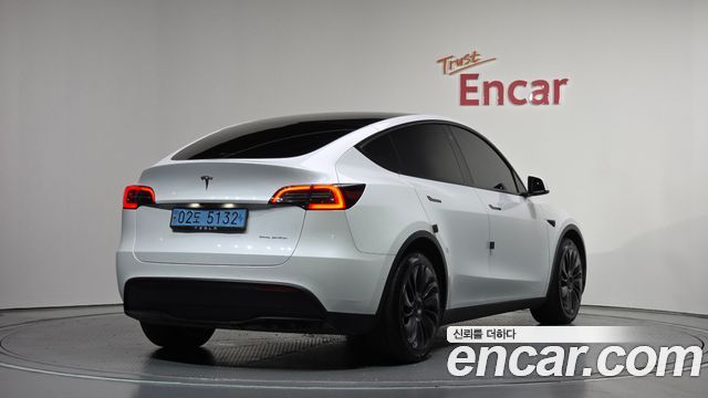 Tesla Model Y Long Range AWD - фото 1
