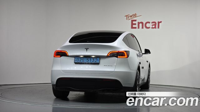 Tesla Model Y Long Range AWD - фото 3
