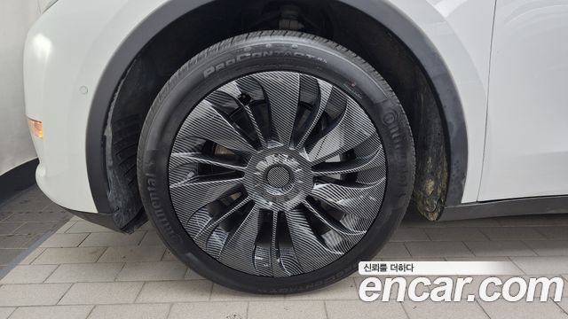 Tesla Model Y Long Range AWD - фото 4
