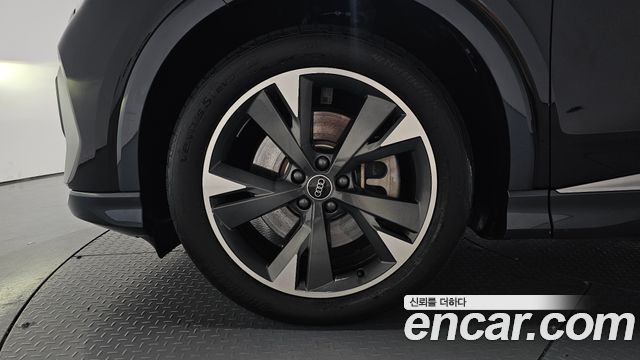 Audi Q4 e-tron F4 40 Premium - фото 3