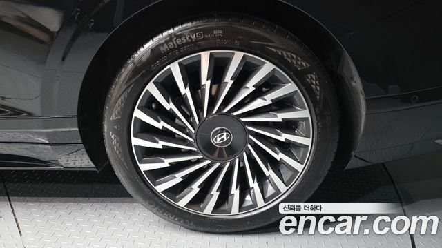 Hyundai Grandeur GN7 2,5 Gasoline 2WD Calligraphy - фото 4