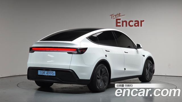 Tesla Model Y RWD - фото 0