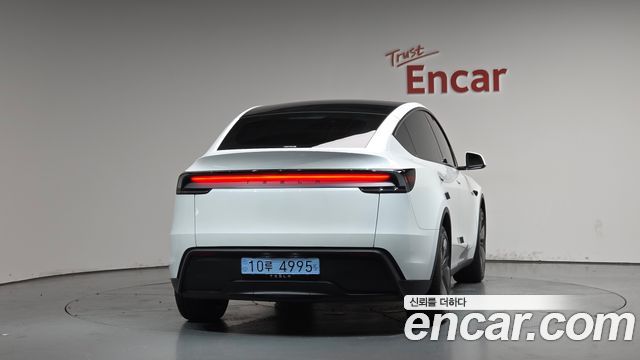Tesla Model Y RWD - фото 2