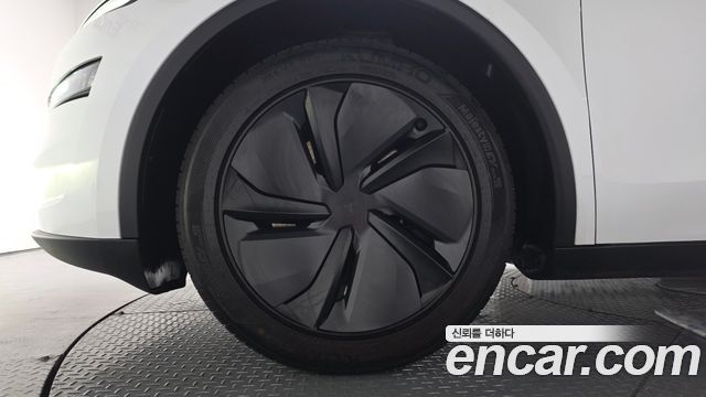 Tesla Model Y RWD - фото 3