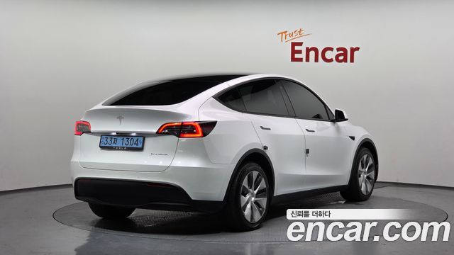 Tesla Model Y Long Range AWD - фото 1
