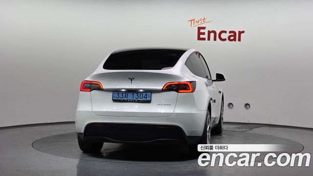 Tesla Model Y Long Range AWD - фото 3