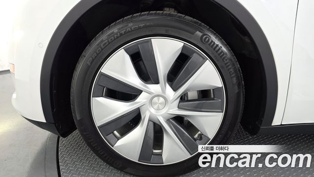 Tesla Model Y Long Range AWD - фото 4
