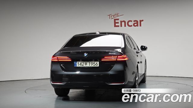 BMW 5-Series G60 520i - фото 2