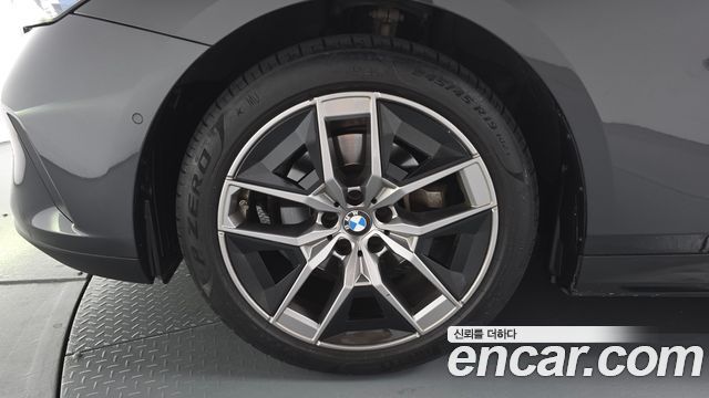 BMW 5-Series G60 520i - фото 3