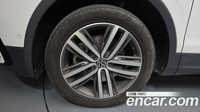 Volkswagen Tiguan 2.0 TSI Prestige - фото 4