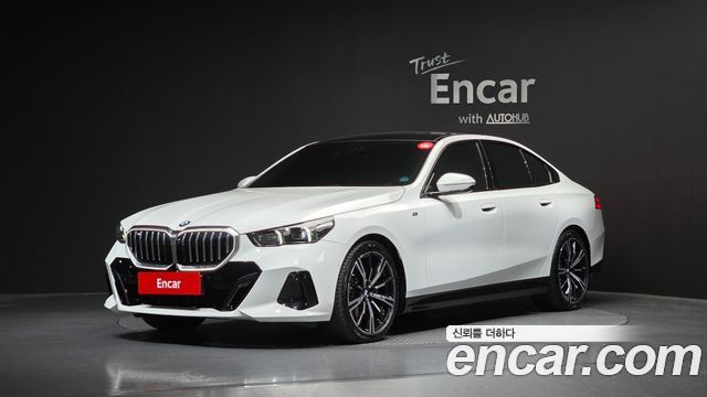 BMW 5-Series G60 530i xDrive M Sport - фото 0