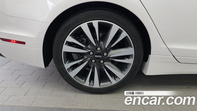 Lincoln MKZ Hybrid 2nd - фото 4