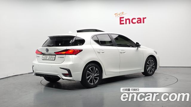 Lexus CT200h 1.8 Supreme ZWA10 - фото 1