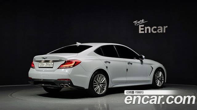 Genesis G70 2.0T Elite - фото 1