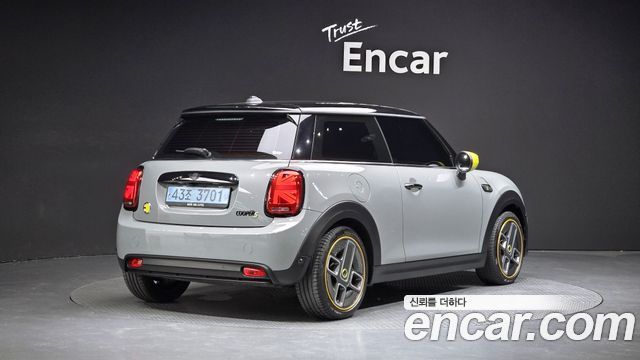 Mini Cooper SE Electric 3rd - фото 1