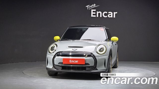 Mini Cooper SE Electric 3rd - фото 2