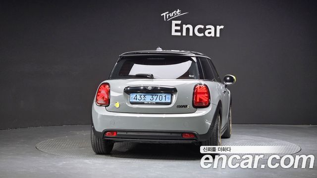 Mini Cooper SE Electric 3rd - фото 3