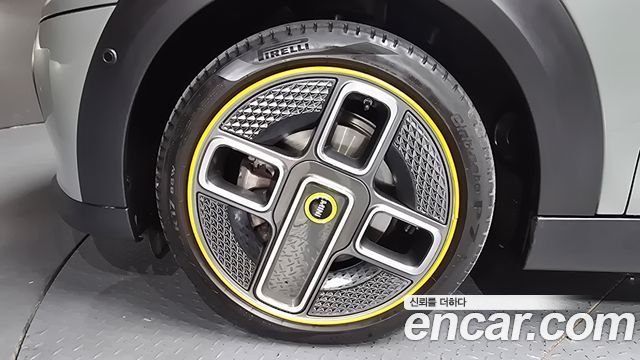Mini Cooper SE Electric 3rd - фото 4