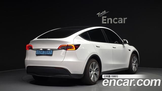 Tesla Model Y RWD - фото 1