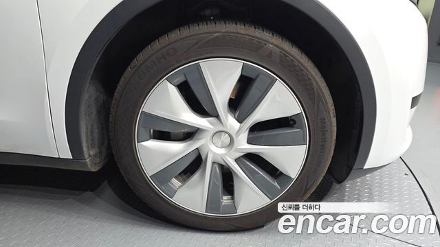 Tesla Model Y RWD - фото 4