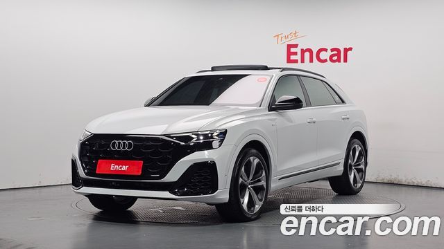 Audi Q8 55 TFSI Quattro Premium - фото 0