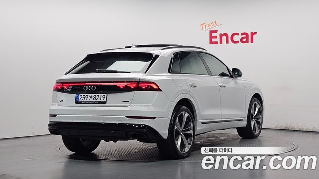Audi Q8 55 TFSI Quattro Premium - фото 1