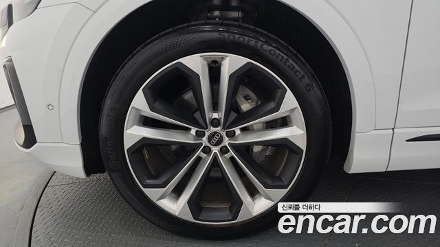 Audi Q8 55 TFSI Quattro Premium - фото 4