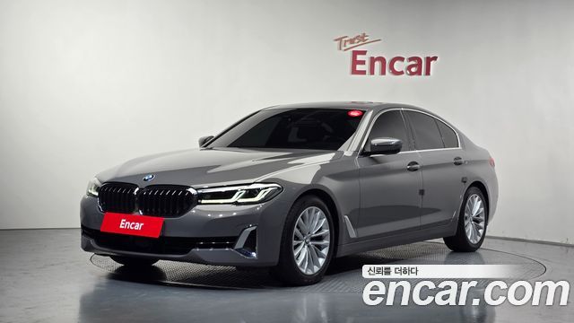 BMW 5-Series G30 520i Luxury - фото 0