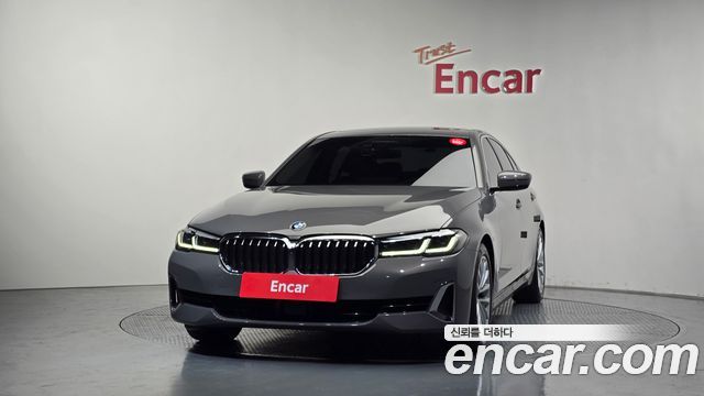 BMW 5-Series G30 520i Luxury - фото 2