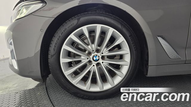BMW 5-Series G30 520i Luxury - фото 4