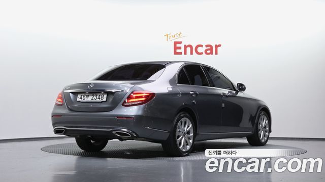Mercedes-Benz E-Class W213 E300 Exclusive - фото 0