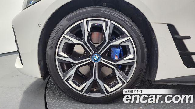 BMW i4 eDrive40 M Sports Pro - фото 4