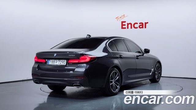 BMW 5-Series G30 520i M Sport - фото 1