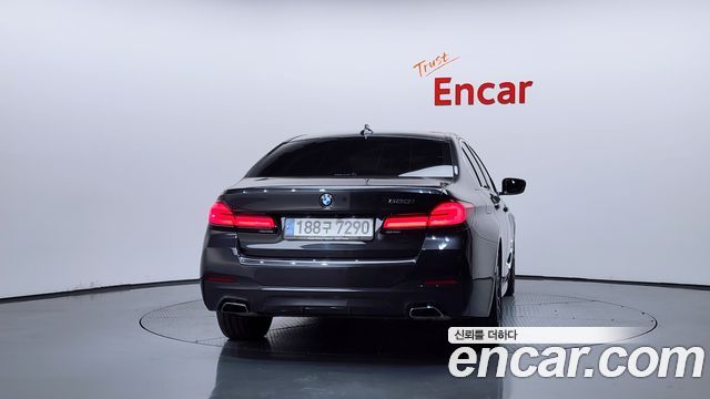 BMW 5-Series G30 520i M Sport - фото 3