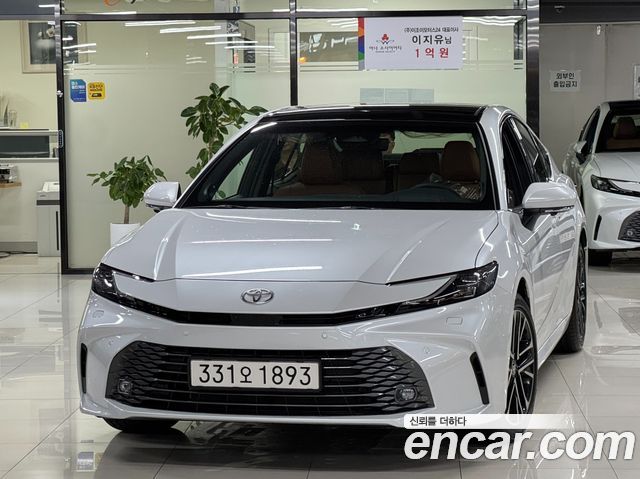Toyota Camry XV80 2.5 XLE Premium Hybrid - фото 0
