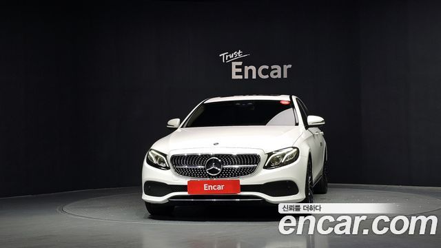 Mercedes-Benz E-Class W213 E300 4MATIC Avnatgarde - фото 2