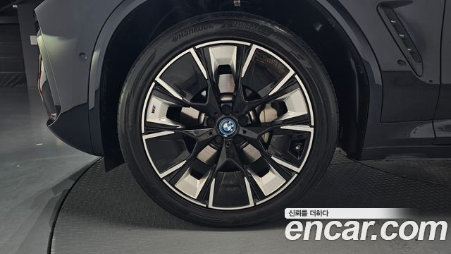 BMW iX3 M Sports - фото 3