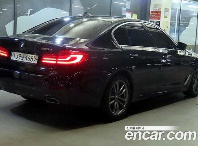 BMW 5-Series G30 520d M Sport Package Plus - фото 3