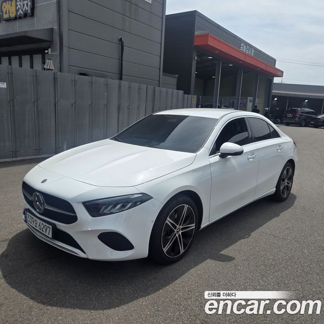 Mercedes-Benz A-Class W177 A220 Sedan - фото 3